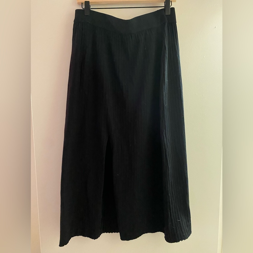 High waisted black skirt with slit